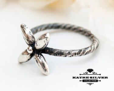 Antique Silver Flower Ring, Antique Floral Ring, Vintage Flower Ring, Vintage Floral Ring, Silver Flower Ring, Antique Ring, Statement Ring - Image 4