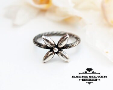 Antique Silver Flower Ring, Antique Floral Ring, Vintage Flower Ring, Vintage Floral Ring, Silver Flower Ring, Antique Ring, Statement Ring - Image 3