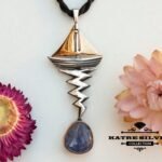 Blue Kyanite Art Deco Pendant, Kyanite Pendant, Kyanite Necklace, Blue Kyanite, Kyanite Jewelry, Blue Stone Pendant, Gemstone Pendant