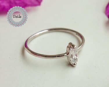 Tiny Cz Baguette Ring, Baguette Cut Ring, Cz Stackable Ring, Baguette Ring, Minimal Ring, Minimalist Ring, Stackable Ring, Dainty Ring, Ring