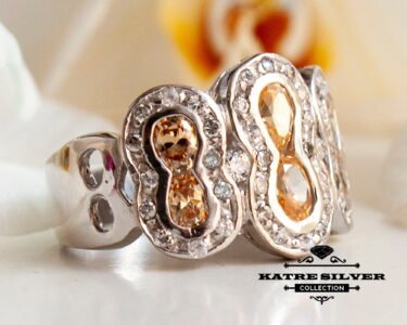 figure eight ring