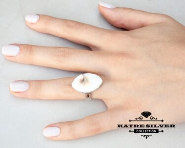 Ceramic Feather Ring, Statement Ceramic Ring, Handmade White Ring, Unique Statement Ring, Artistic Jewelry for Women - Image 2