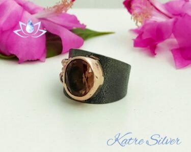 Diaspore Ring – Elegant Color Changing Black Rhodium Rose Gold Designer Ring - Image 4