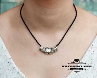 Horizontal Bar Necklace – Elegant Sycamore Silver Minimal Necklace for Women - Image 2