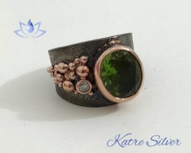 Diaspore Ring – Elegant Color Changing Black Rhodium Rose Gold Designer Ring - Image 3