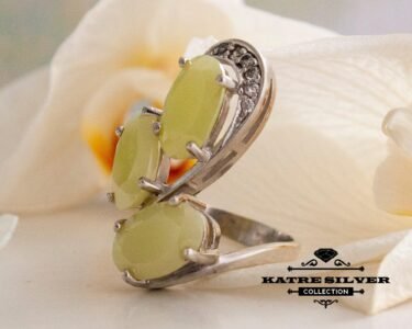 Triple Stone Ring, Three Stone Ring, Oval Cut Ring, Anniversary Ring, Birthstone Ring, Art Deco Ring, 3 Stone Ring, Ring for Women, Unique - Image 7