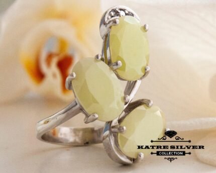 Triple Stone Ring, Three Stone Ring, Oval Cut Ring, Anniversary Ring, Birthstone Ring, Art Deco Ring, 3 Stone Ring, Ring for Women, Unique