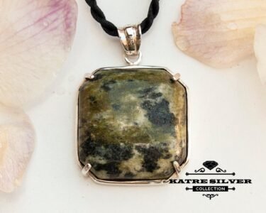 serpentine pendant 925 sterling silver green natural stone necklace