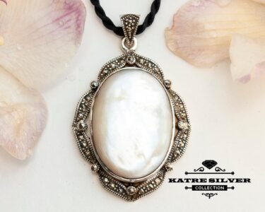large shell pendant necklace white seashell statement jewelry