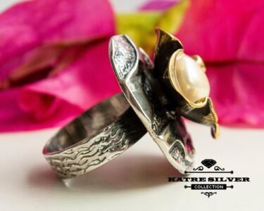 Floral Pearl Ring, Vintage Pearl Ring, Silver Pearl Ring, Pearl Ring, Floral Ring, Flower Ring, Pearl Jewelry, Floral Jewelry, Designer Ring - Image 6