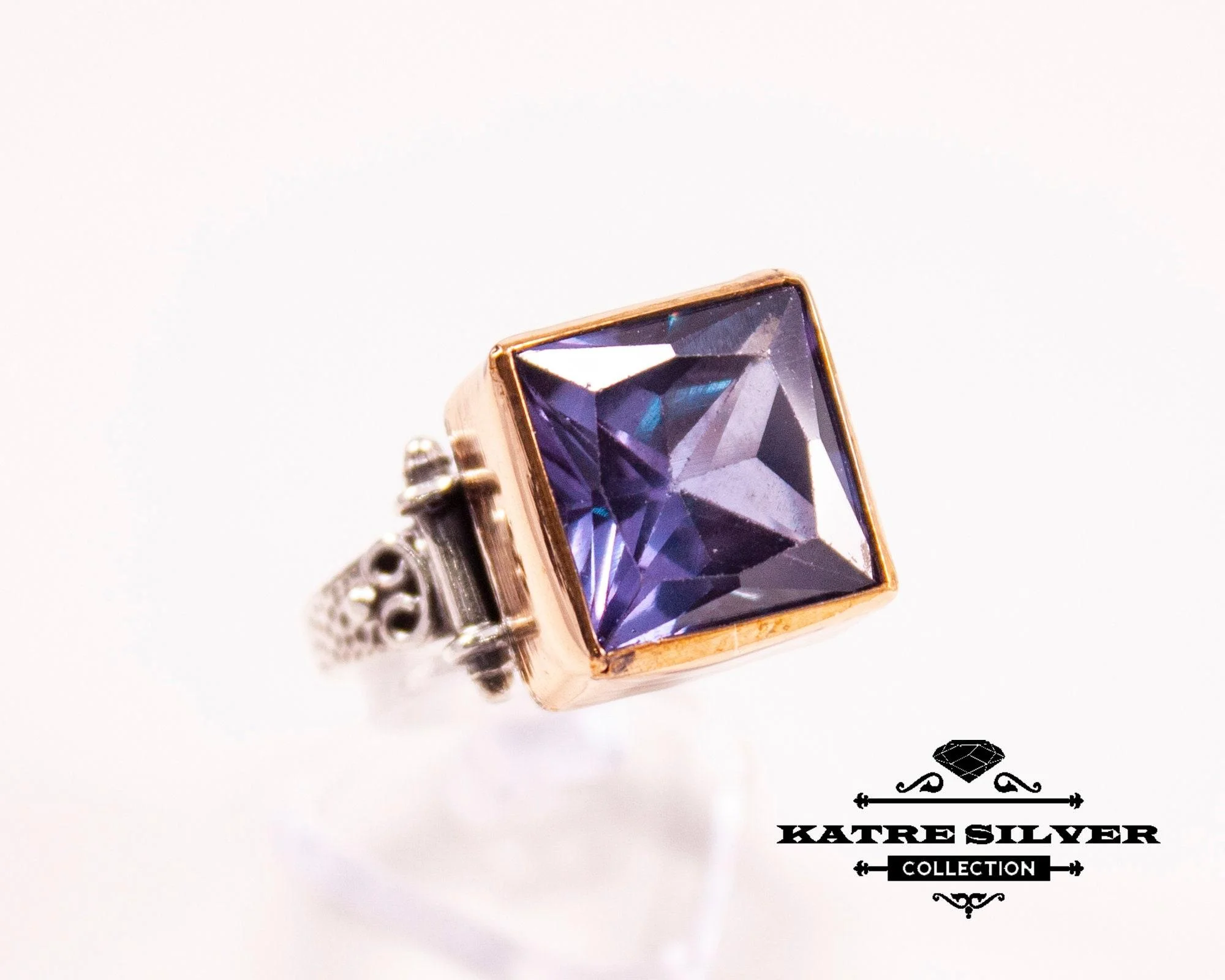 Color Changing Alexandrite Ring, June Birthstone Ring, Alexandrite Jewelry, Anniversary Ring, Vintage Ring, Solitaire Ring, Statement Ring - Image 6