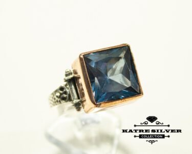 Color Changing Alexandrite Ring, June Birthstone Ring, Alexandrite Jewelry, Anniversary Ring, Vintage Ring, Solitaire Ring, Statement Ring - Image 7