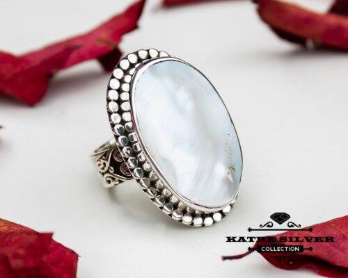 Natural Shell Ring, Boho Shell Ring, Bali Ring, White Shell Ring, Shell Ring, Statement Ring, White Ring, White Shell Jewelry, Handmade Ring