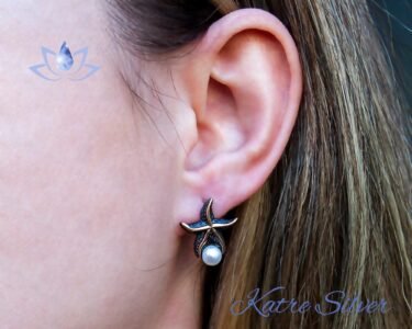 White Pearl Stone Starfish Earrings in Sterling Silver, Starfish Stud Earrings, Pearl Jewelry, Vintage Style Earrings, Bridesmaid Gifts - Image 2