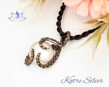 Genuine Pearl 925 Sterling Silver Octopus Pendant, Octopus Pendant in Sterling Silver with Pearl, Octopus Necklace, Pearl Octopus Pendant - Image 3