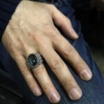 Handmade Sterling Silver Men's Ring: Oval Labradorite Gemstone - Image 7