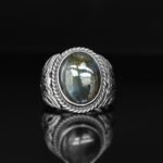 Handmade Sterling Silver Men's Ring: Oval Labradorite Gemstone - Image 2
