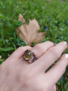 Green Peridot Ring in 925 Sterling Silver, Rose Gold and Blackened Statement Jewelry - Image 9